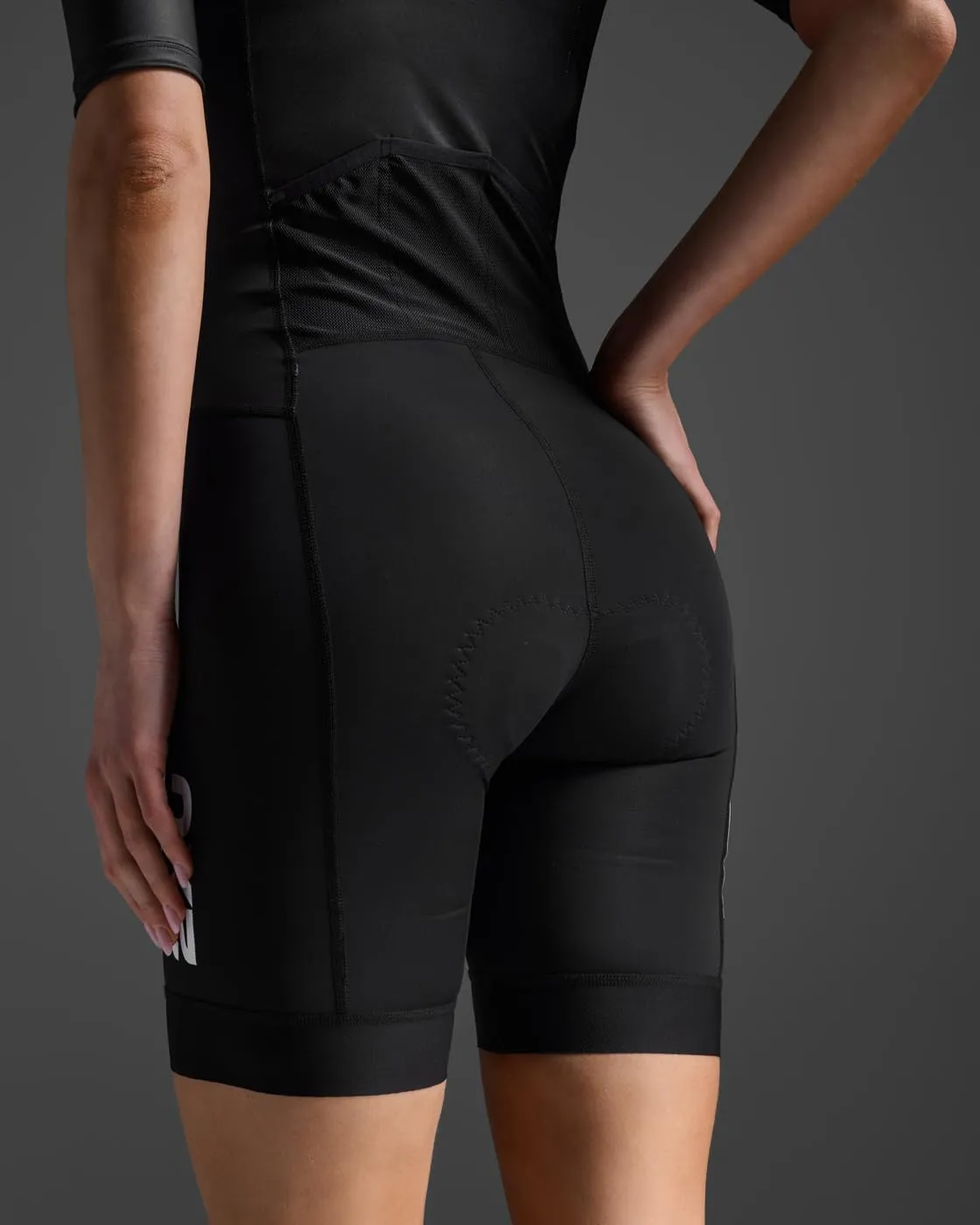 2XU Women's Core Sleeved Trisuit - One Piece Triathlon Suit for Cycling, Swimming and Running