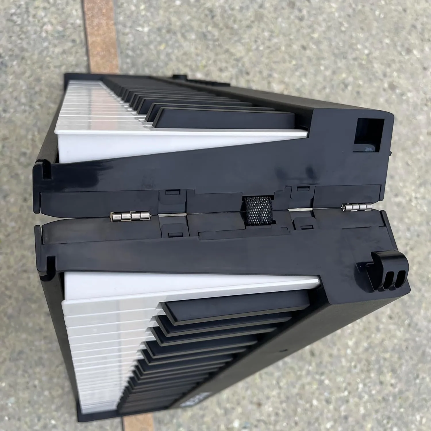 88 Key Foldable Piano Keyboard can be folded in 180°,more portable. True and Pure Grand Piano Sound Source by France DREAM, Foot Pedal/Power adapter/Delicate Handbag (BLACK )