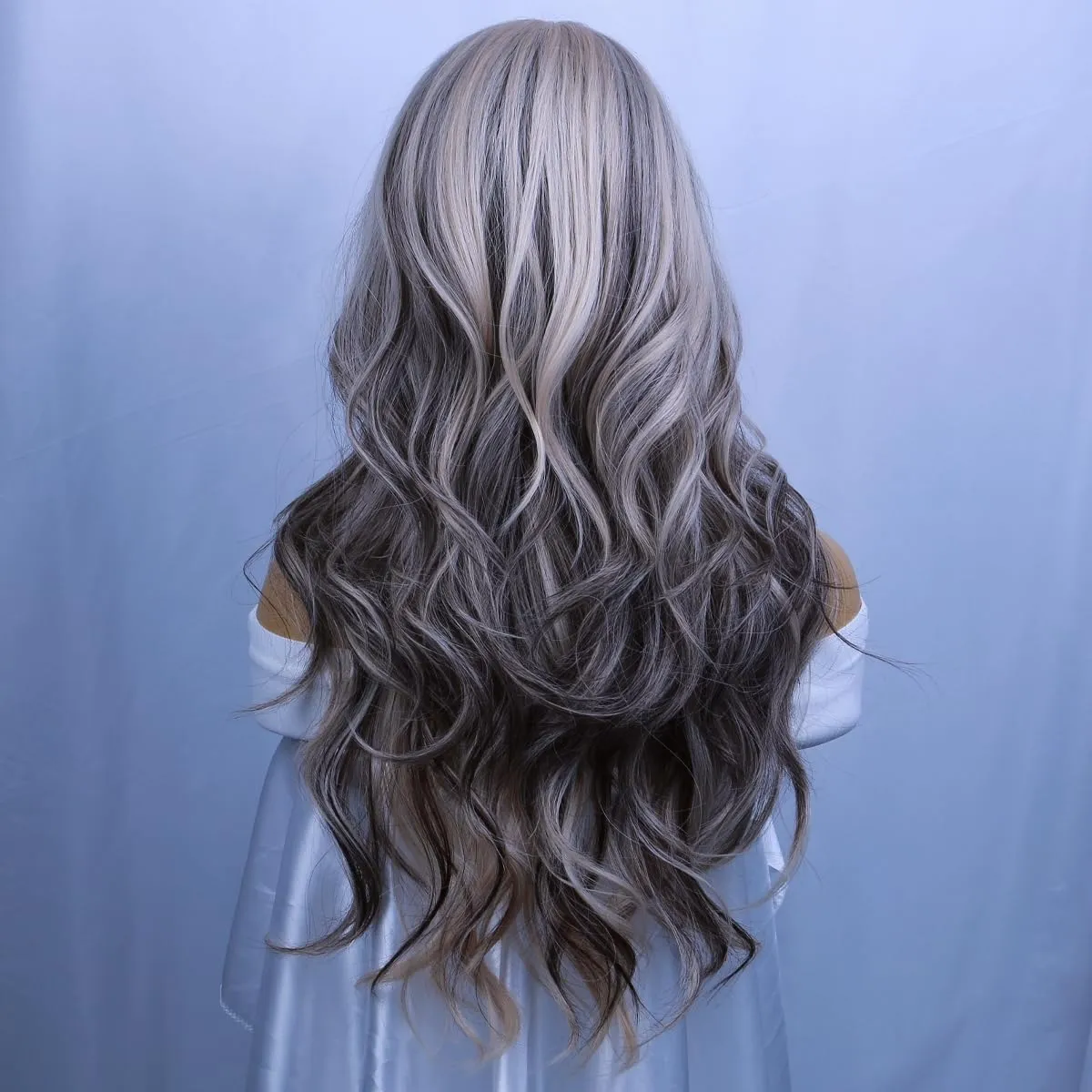 Blonde Mixed Brown Wigs With Bangs Long Curly Wavy Hair Wig for Women With Bangs Blonde Wig Heat Resistant Synthetic Hair Wigs for Daily Use Cosplay Wig With wig Cap