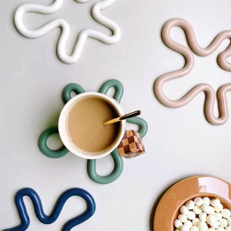 Geometric Silicone Table Mats Set  Non-Slip Coasters and Heat-Resistant Pot Holder