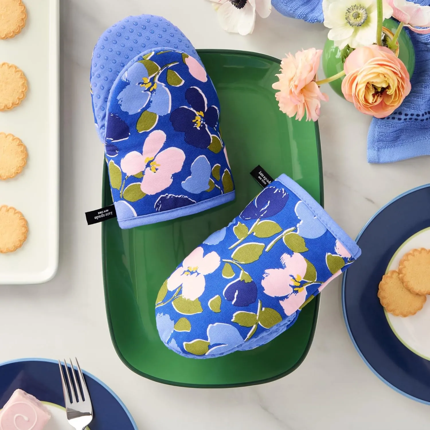 Kate Spade New York Painterly Bouquet Mini Oven Mitt 2-Pack Set, Heat Resistant, 100% Cotton with Printed Non-Slip Silicone Grip, Blue/Green/Rose, 5.5"X8"