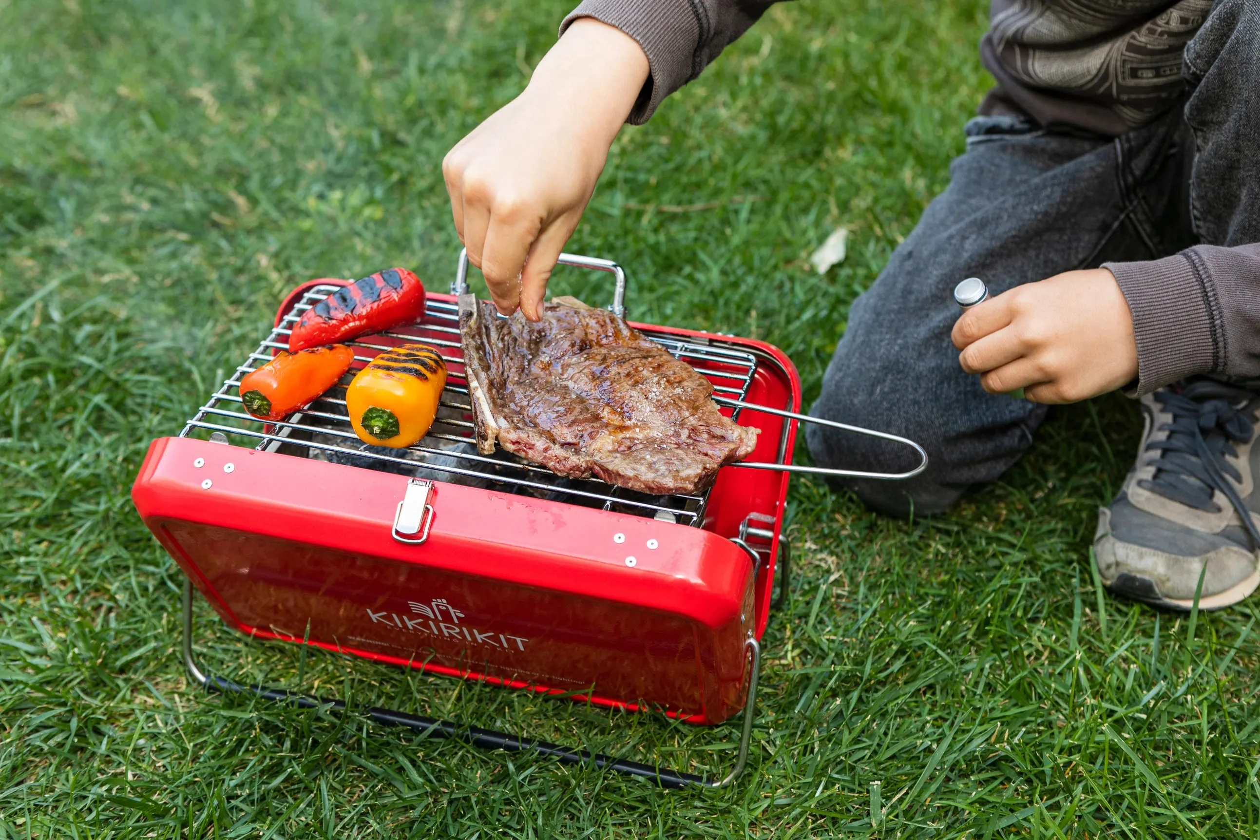 Kikirikit Foldable Portable Charcoal Barbecue Kit - Red