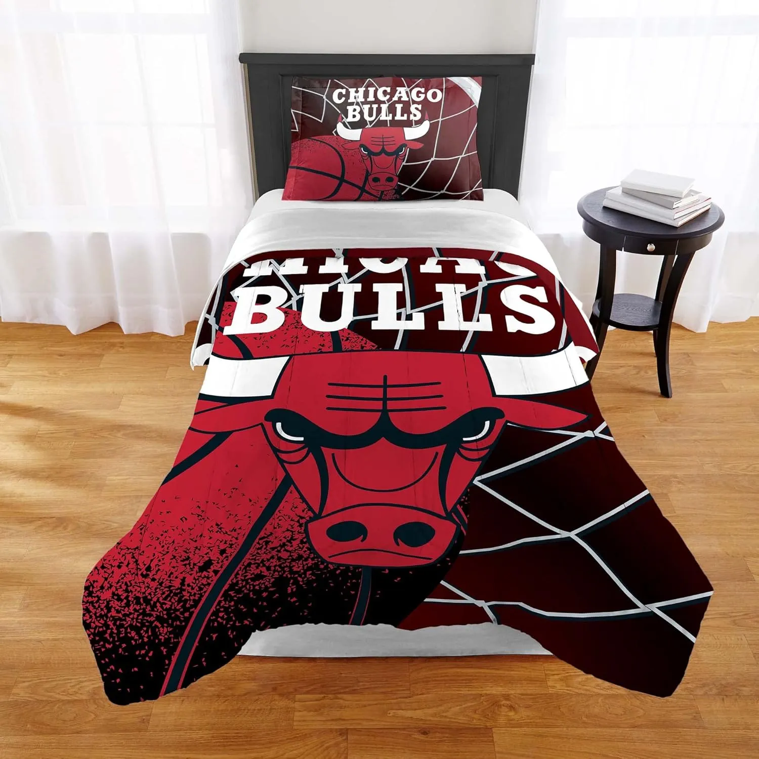 NORTHWEST NBA Chicago Bulls Officially Licensed Comforter Set – Premium Basketball Bedding with Team Logo – Includes Shams – Fan Bedroom Décor, Twin/Twin XL