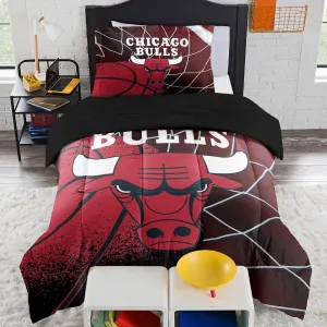 NORTHWEST NBA Chicago Bulls Officially Licensed Comforter Set – Premium Basketball Bedding with Team Logo – Includes Shams – Fan Bedroom Décor, Twin/Twin XL