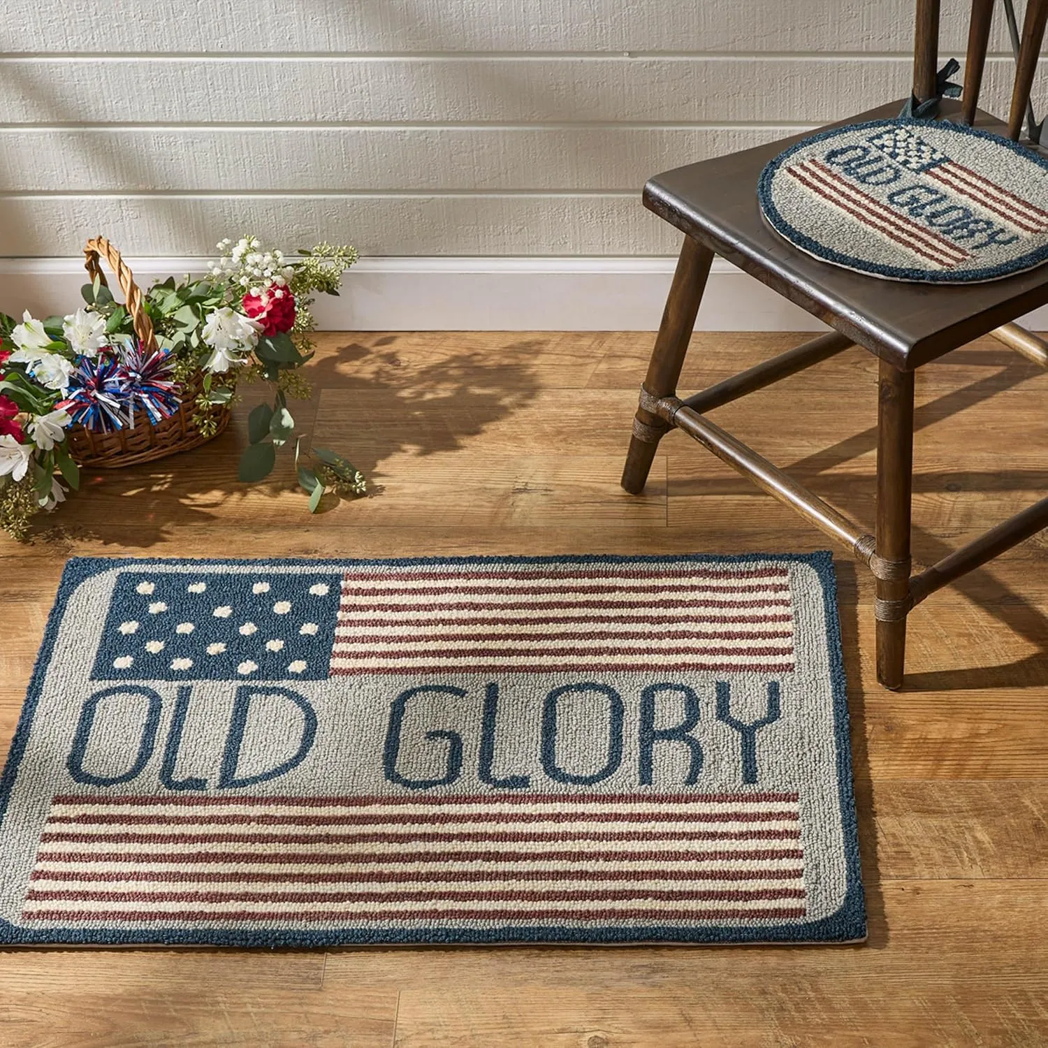 Park Designs Old Glory Hooked Chair Pad | 14.5" Round Chair Pad with Sewn Ties | Americana Folk Art by Teresa Kogut | Handcrafted with Poly Loop Yarn | Rustic Patriotic Chair Cushion