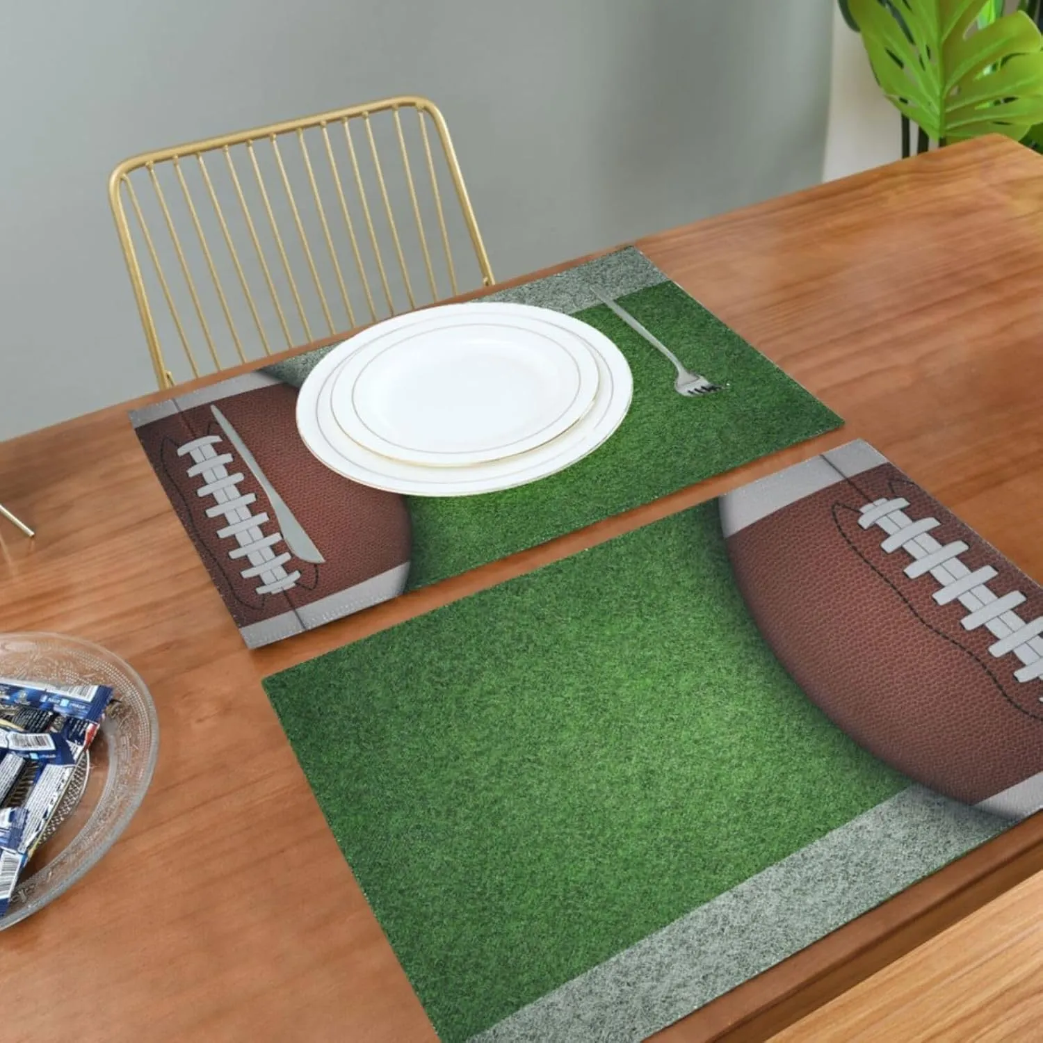 susiyo American Football Grassland Placemats Burlap Table Mats Heat Resistant Non-Slip Table Place Mats Washable Anti-Skid Placemat for Dining Kitchen Table Decor 6 PCS