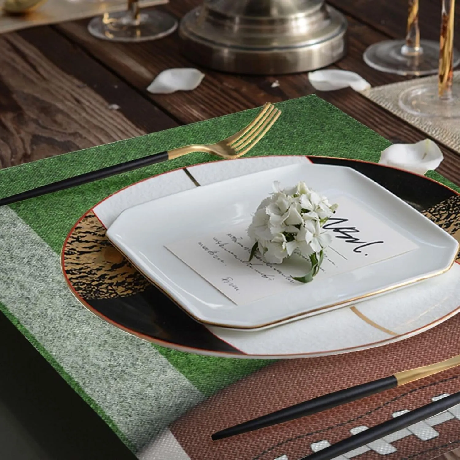 susiyo American Football Grassland Placemats Burlap Table Mats Heat Resistant Non-Slip Table Place Mats Washable Anti-Skid Placemat for Dining Kitchen Table Decor 6 PCS