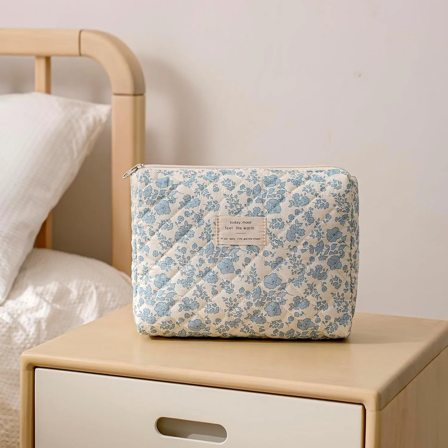 uekeboag Large Travel Quilted Makeup Bag for Women, Floral Cotton Cosmetic Bag, Coquette Aesthetic Floral Toiletry Organizer Bag
