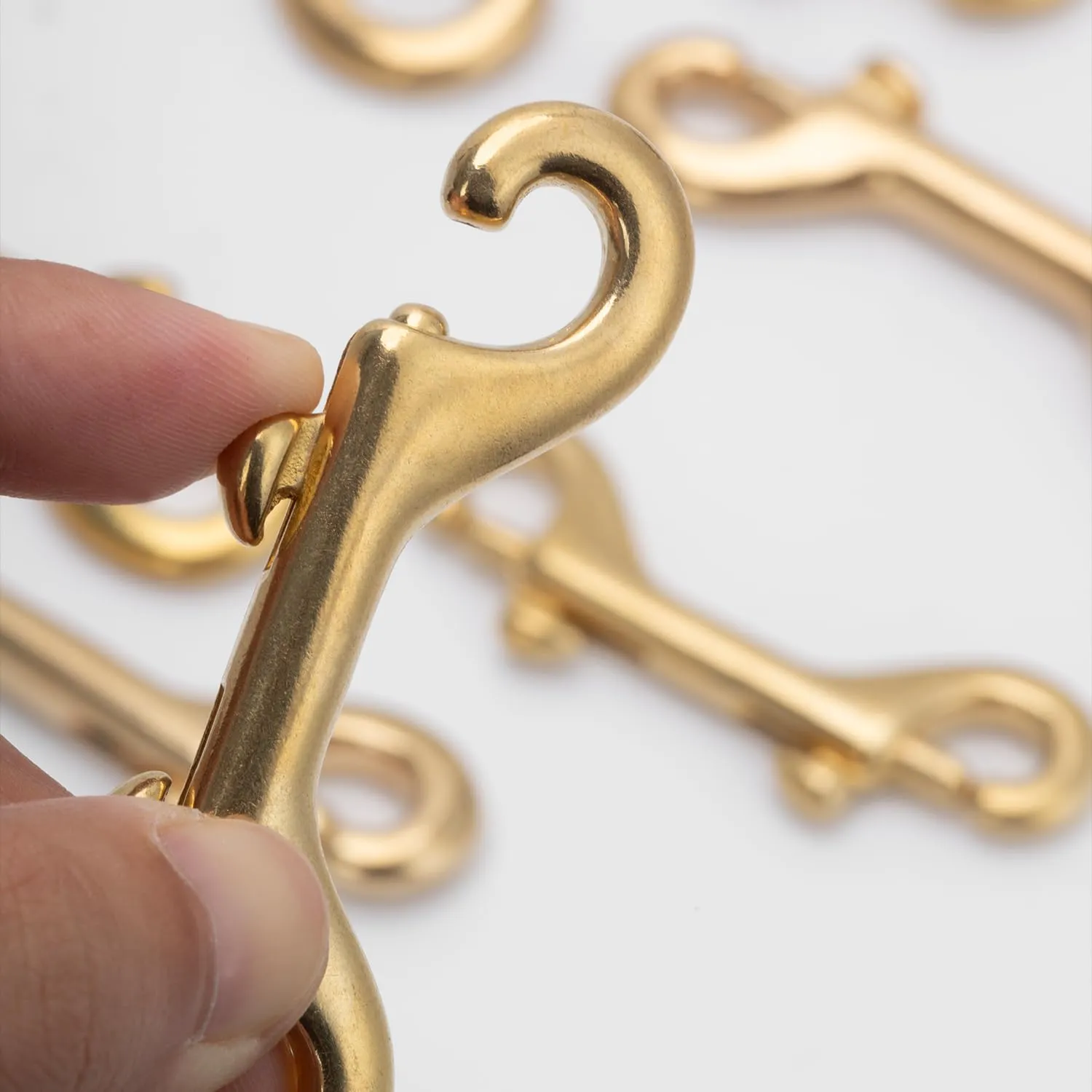 WUTA Brass Double End Snap Hook Clip Handmade Bag Hook Keychains Hook for Leather Craft Accessories Diving Pet Luggage Outdoor Mountaineering Tactical Equipment